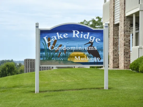 W170S7579 Gregory Dr, Muskego, WI 53150