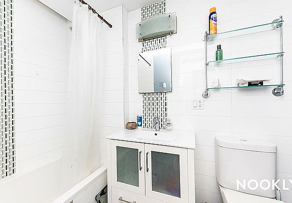 4th image of 588 Myrtle Ave #400