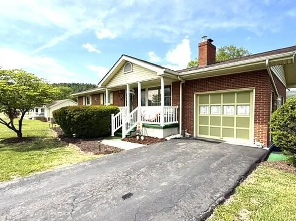 214 Chapel Dr, Covington, VA 24426