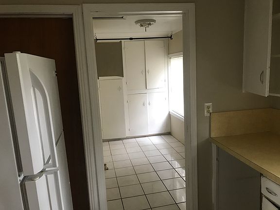 2nd image of 826 S Ingraham Ave