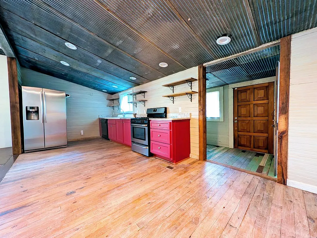 2 bed, 2.0 bath, 1550 sqft, $2,200 — Photo 2