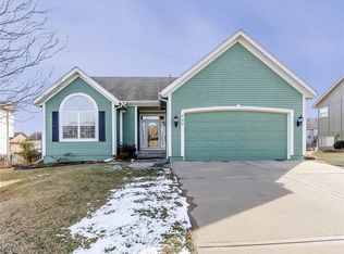609 E Dogwood St, Gardner, KS 66030