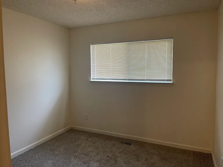 21992 Peacock Way — Photo 10