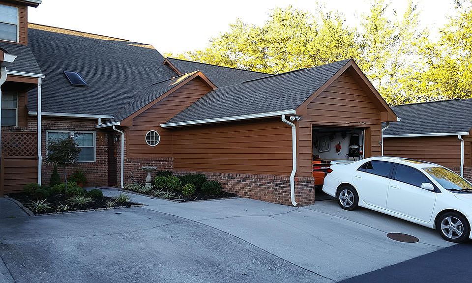 Parking for 3 - 1 in 2 out