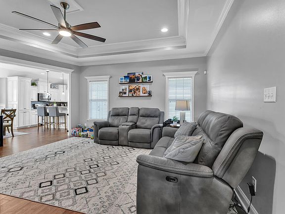 4th image of 35 Barrett Ln