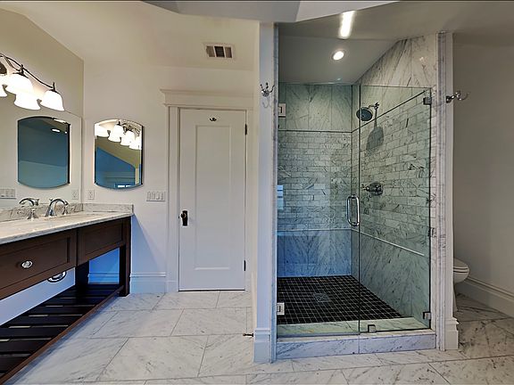 3rd image of 1050 Lake St #1050