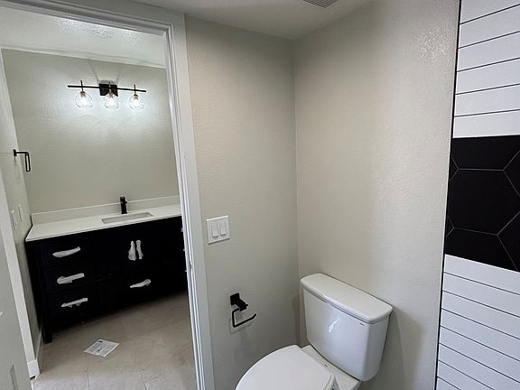 Upstairs Bath 2