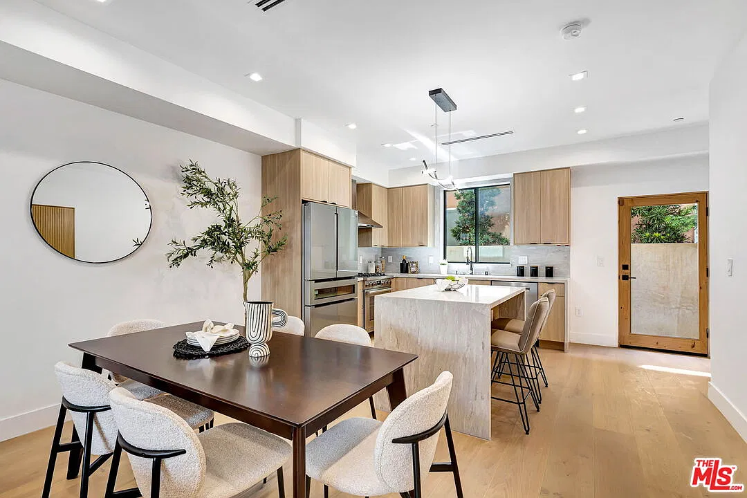 4 bed, 5.0 bath, 1973 sqft, $7,500 — Photo 4