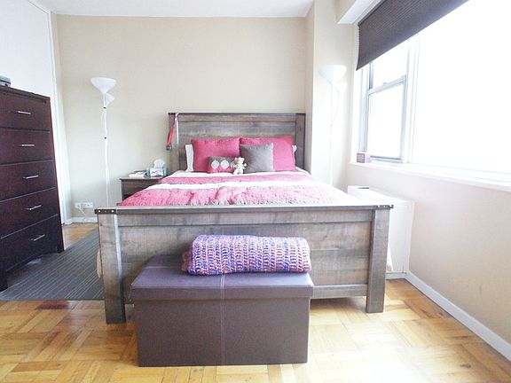 2nd image of 300 E 40th St #300