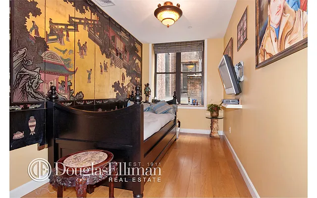 Sold by Douglas Elliman | media 24