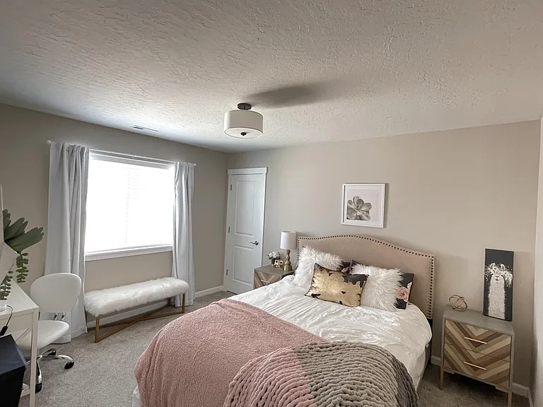 928 E Colbert Rd — Photo 10