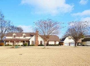1802 Church Rd W, Horn Lake, MS 38637
