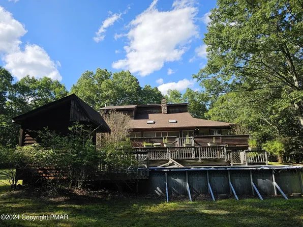 125 Batzel Dr, Cresco, PA 18326