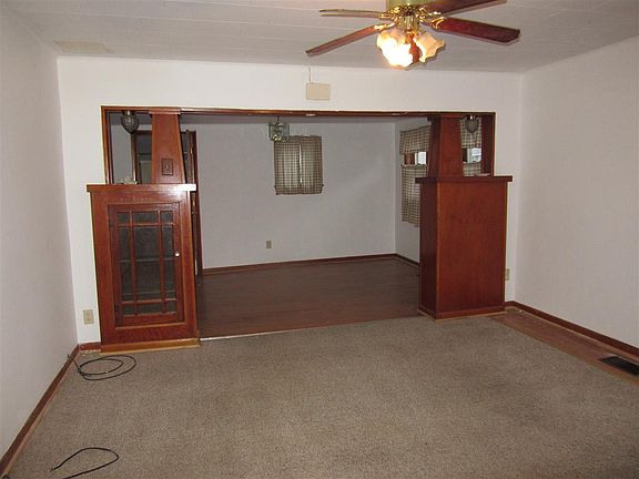 4th image of 221 E Monroe St