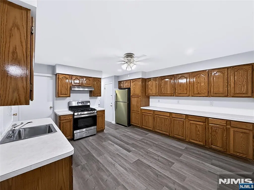 3 bed, 1.0 bath, $2,600 — Photo 3