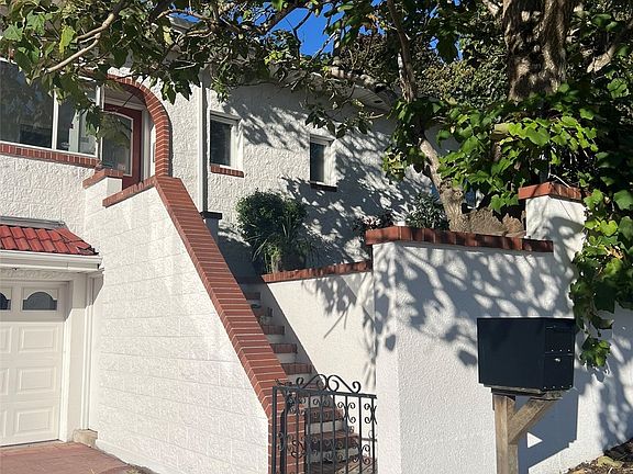 2nd image of 900 N Montgomery Avenue