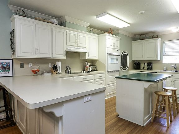 4th image of 400 Oak Valley Dr