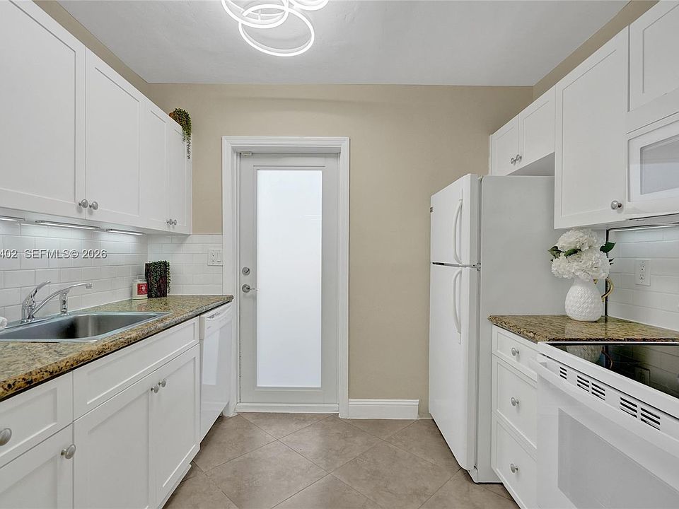1st image of 1427-1429 NE 17th Ct