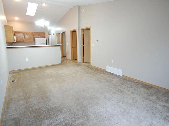 4th image of 429 W River Park Dr