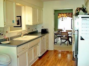3rd image of 10504 Walnut Dr