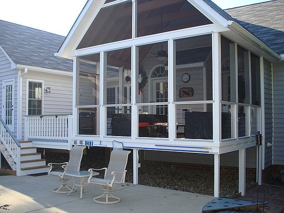 Spacious Screened in Porch