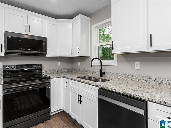 2nd image of 807 2nd Ave NE