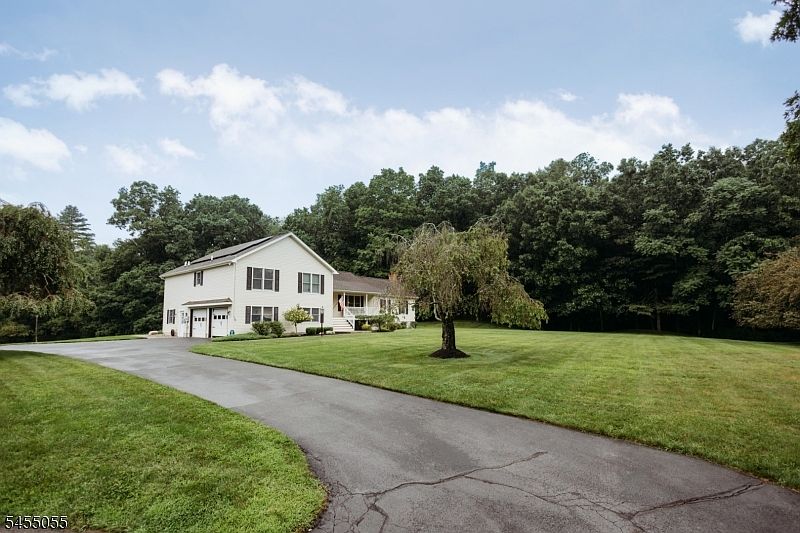 1st image of 7 Twin Pond Rd
