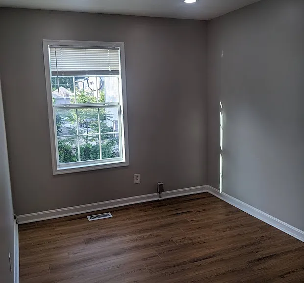 443 Nicoll Ave — Photo 6