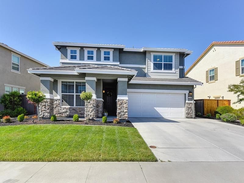 1st image of 2189 Castle Pines Way