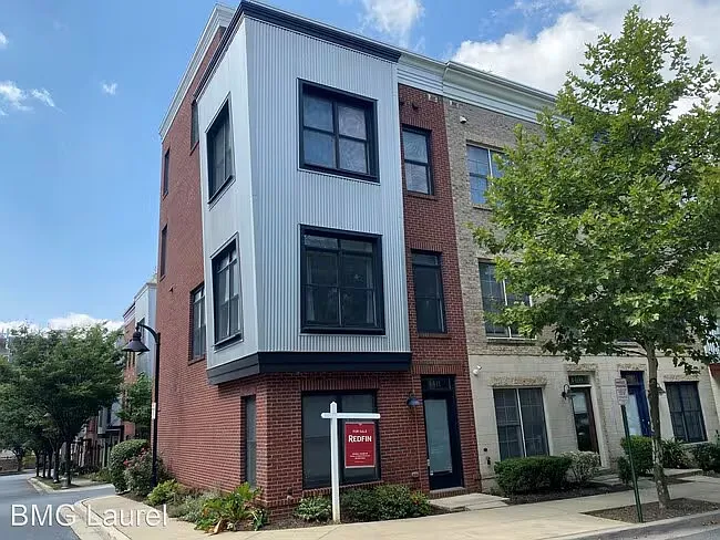 4411 Longfellow St — Photo 1