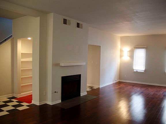 2nd image of 532 Pier Ave APT D