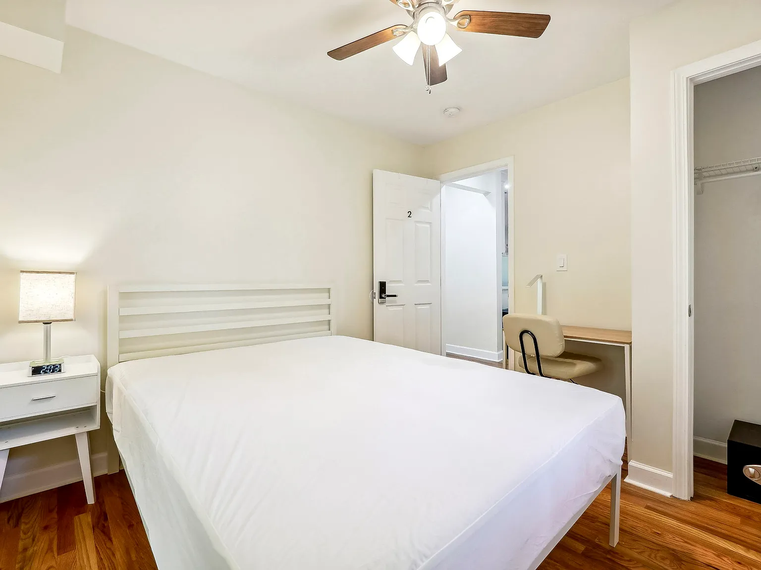 4 bed, 6.0 bath, 3000 sqft, $953 — Photo 1
