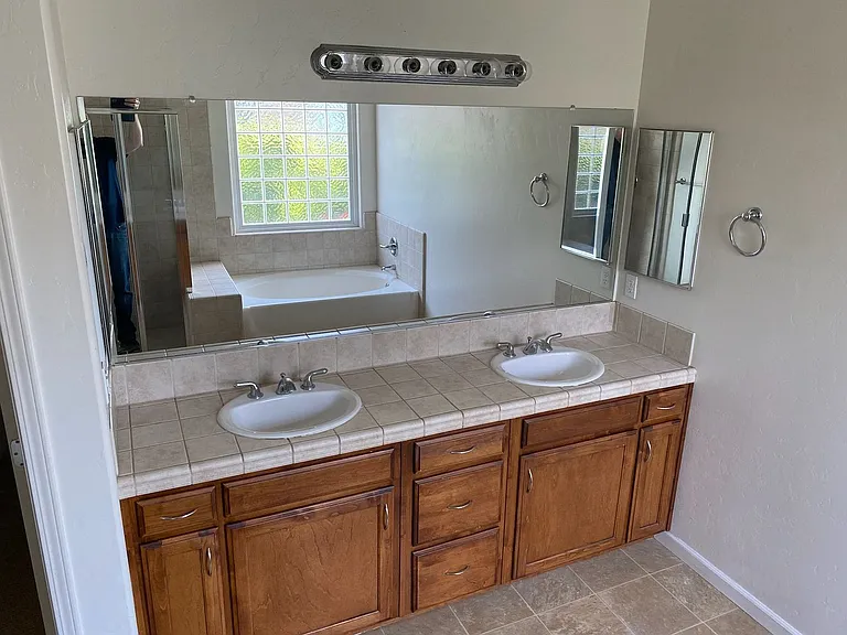 2434 N El Cajon St — Photo 25