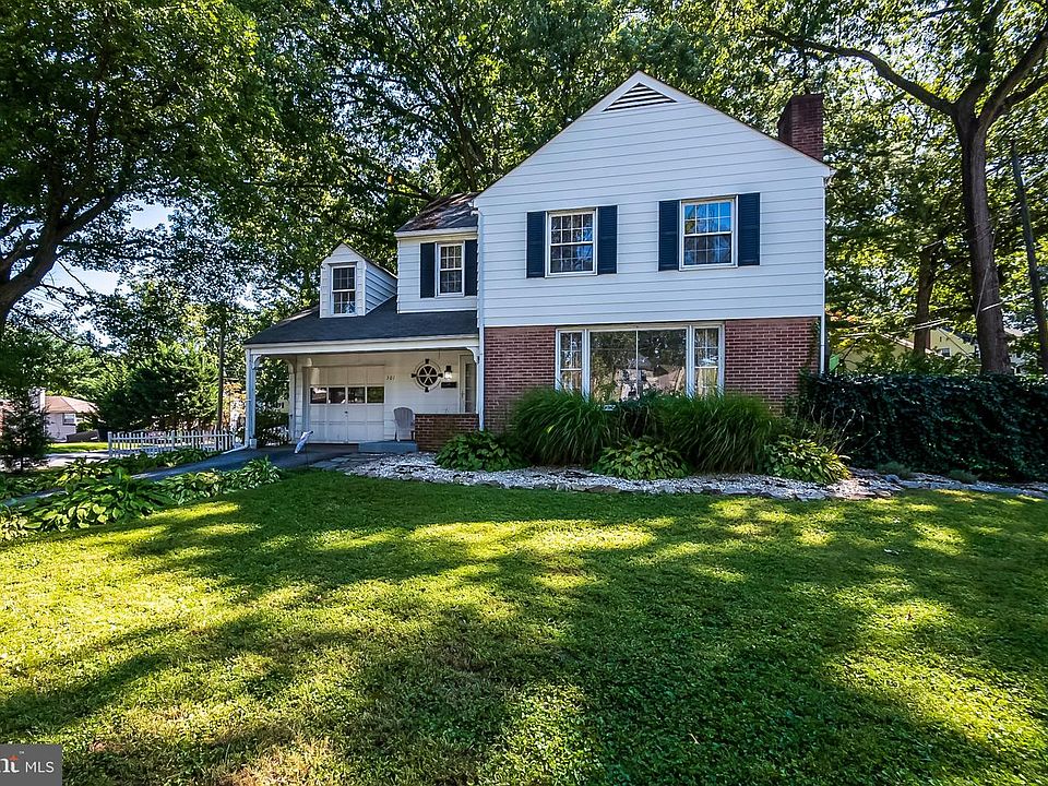 1st image of 301 Forest Dr