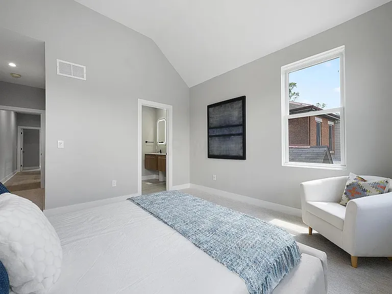 845 Summit St — Photo 8