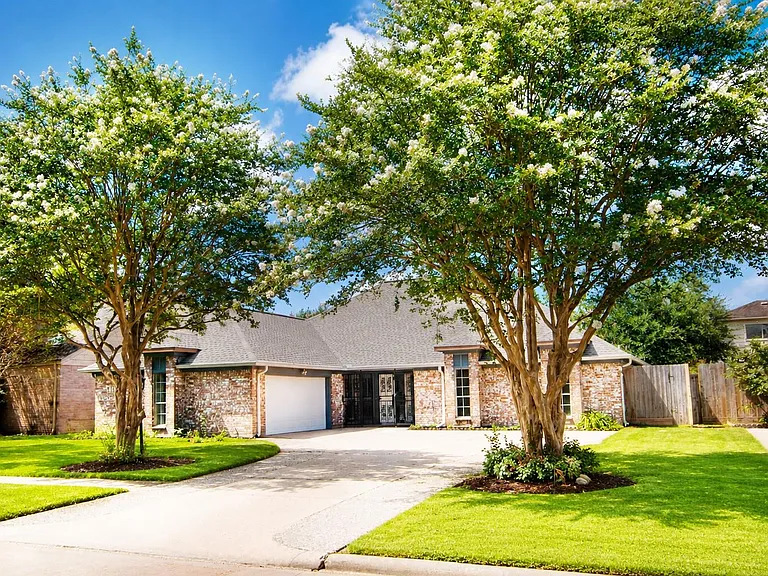 10710 Sandy Shoals Dr — Photo 1