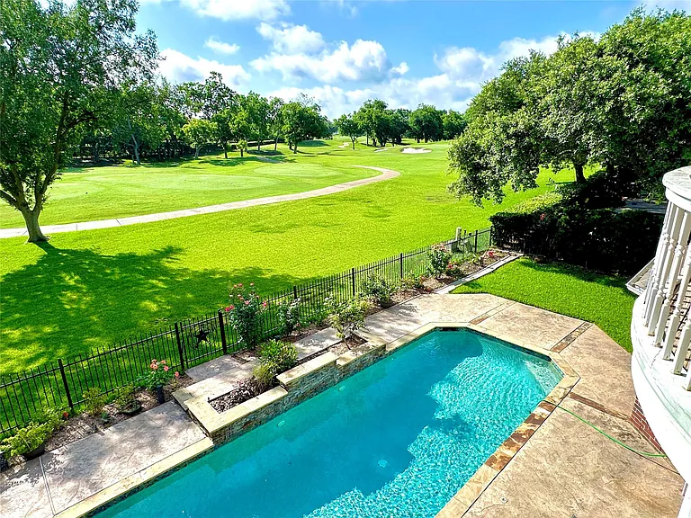 3311 Oakland Dr — Photo 3