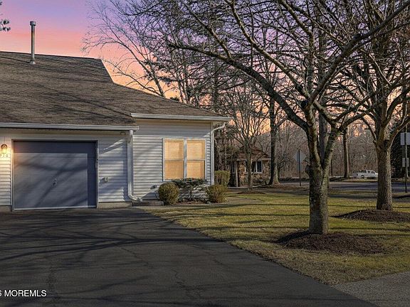 3rd image of 18 Aspen Avenue