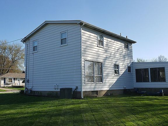 2nd image of 820 E 41st St