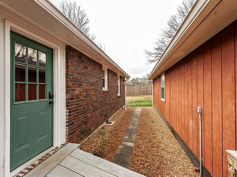 1003 Woods Lake Dr — Photo 57