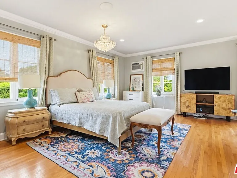 516 S Rimpau Blvd — Photo 55