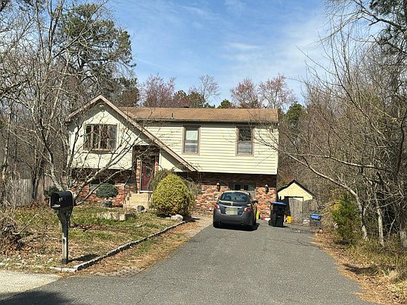 3rd image of 800 Judith Ln