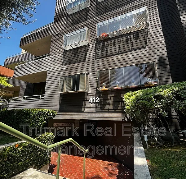 412 N Kenwood St #304 — Photo 1