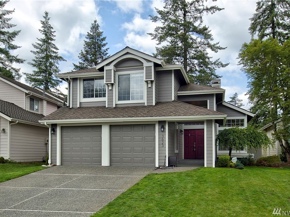 Fantastic location...you're on a half cul de sac, just steps from Challenger Elementary and Beaver Lake Middle School. Your fron