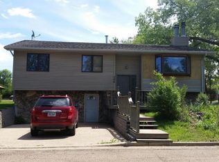 304 2nd St NE, Belfield, ND 58622