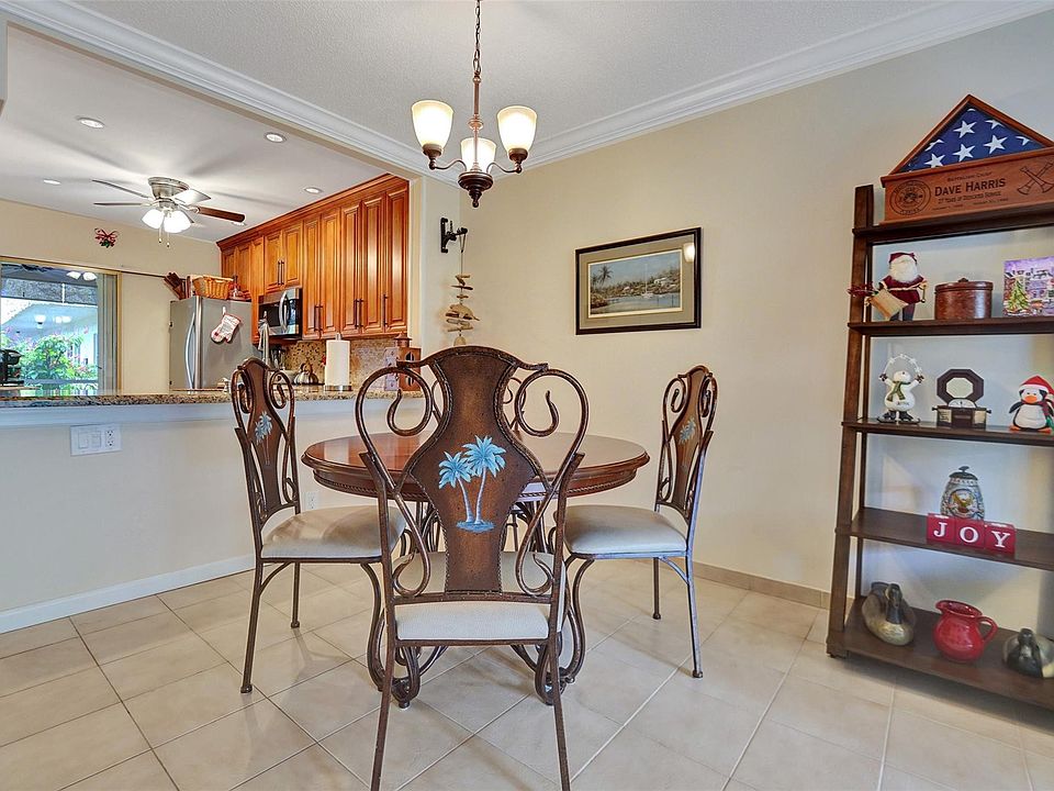 1st image of 860 SE 6th Avenue #402