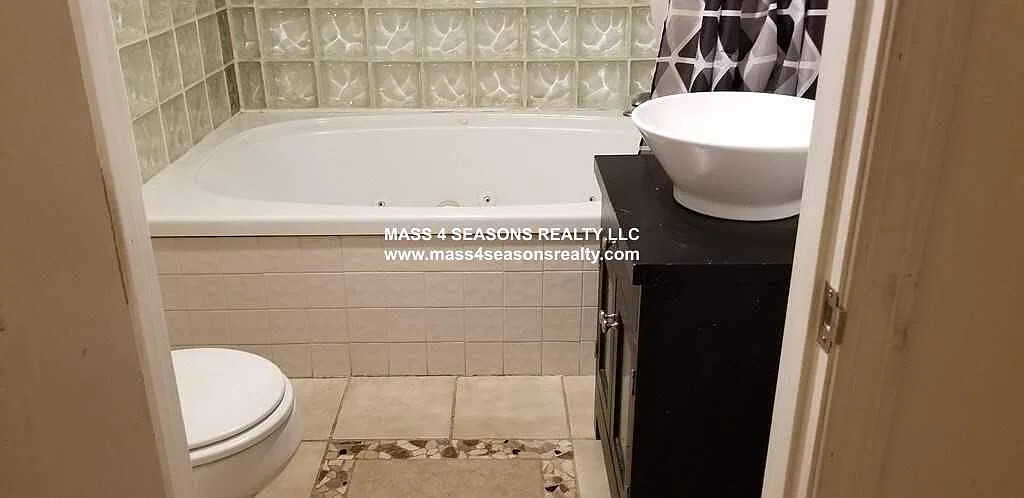 5 bed, 2.5 bath, $9,000 — Photo 3