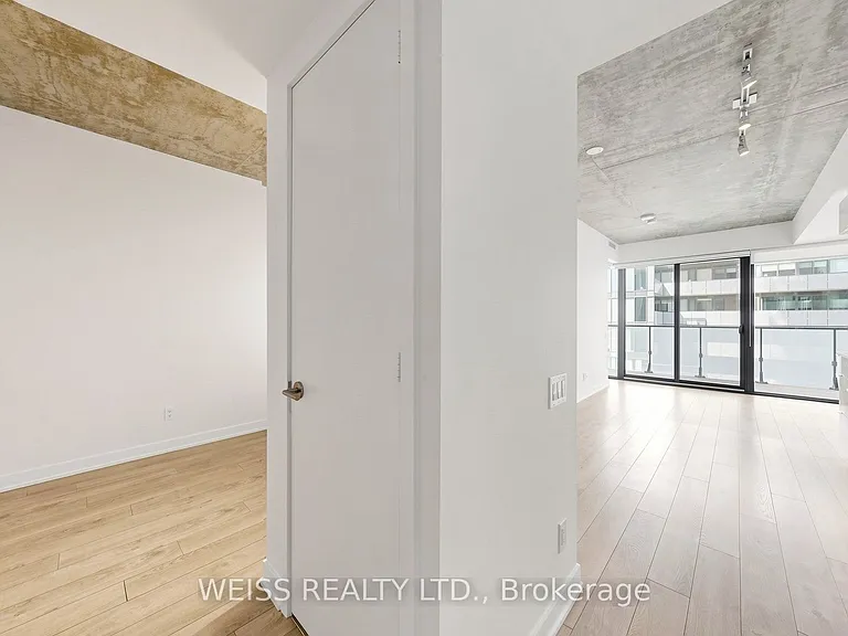 185 Roehampton Ave #520 — Photo 21