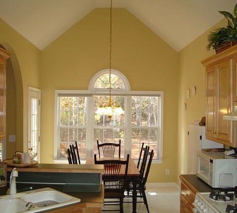 Kitchen and Breakfast Area