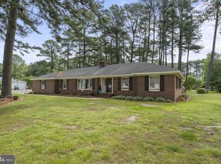 213 Sutton Ave, Reedville, VA 22539